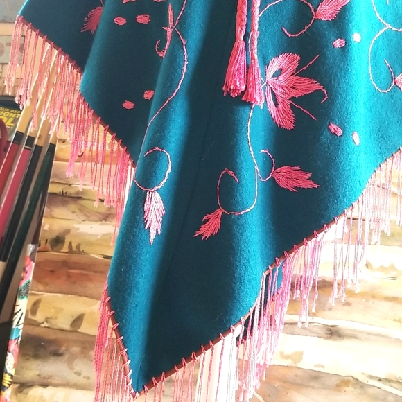 60's Hippie Fringe Teal Wool Pink Hand Embroidery Cape Shawl Poncho GUVC OSFA - Picture 5 of 12